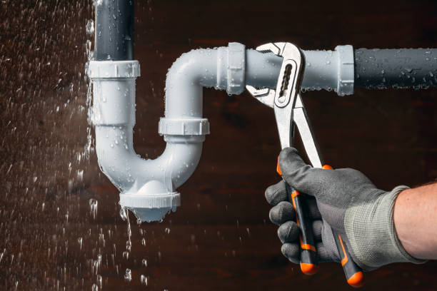 Professional Drain Cleaning technician working in Knoxville, IL